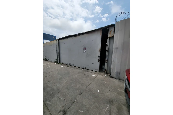 $500000 : Vendo edificio industrial L.A. image 1