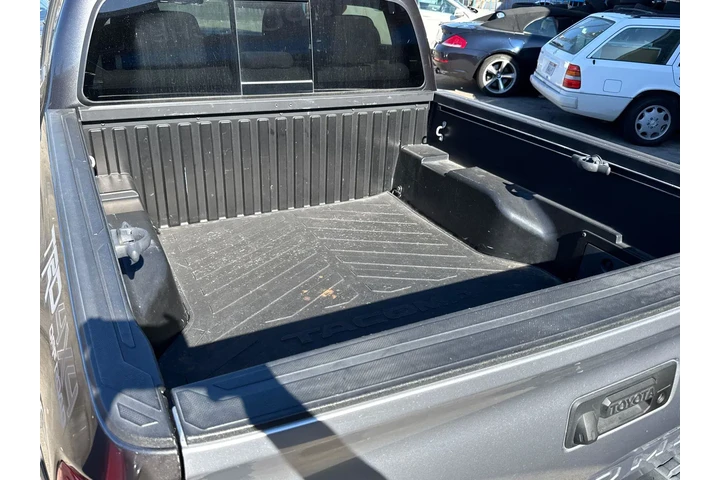 $27995 : Toyota Tacoma 2018 4x4 TRD O image 6