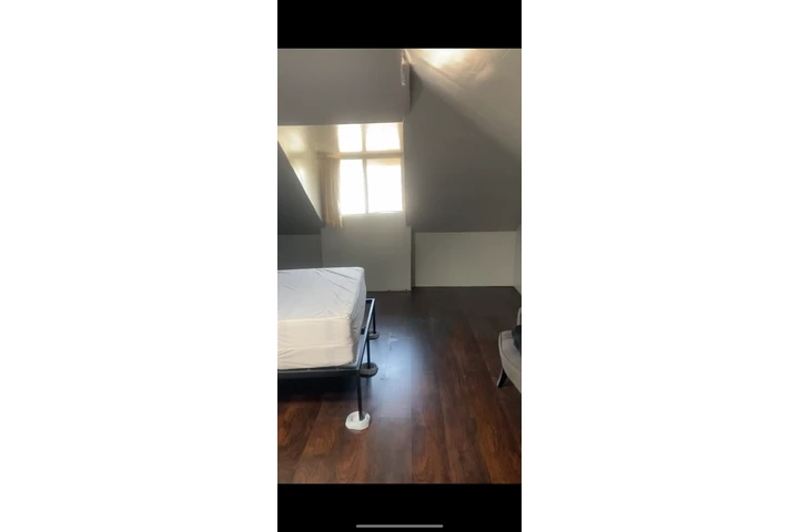 $1050 : Cuarto con entrada propia USC image 9