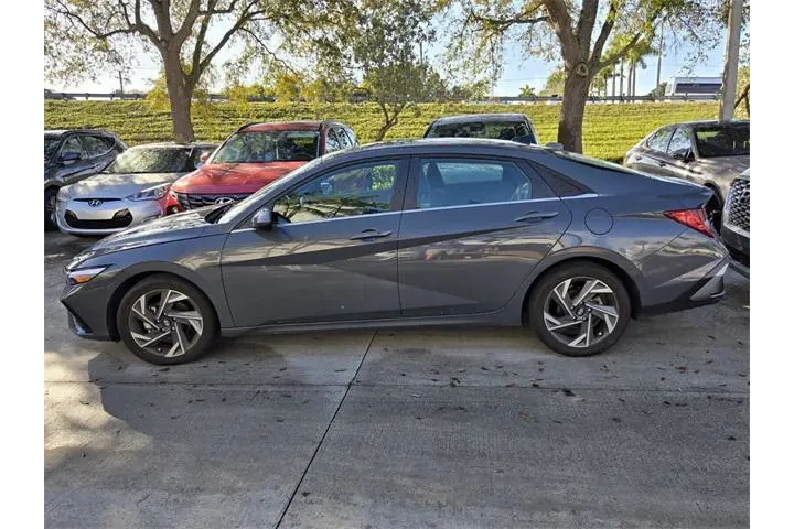 $18789 : Hyundai ELANTRA 2024 SEL 4dr image 7