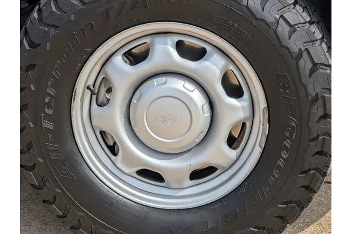 $31865 : Ford F-150 2022 4x4 XL 4dr S image 9