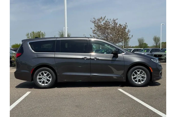 $23899 : Chrysler Pacifica 2023 Touri image 7