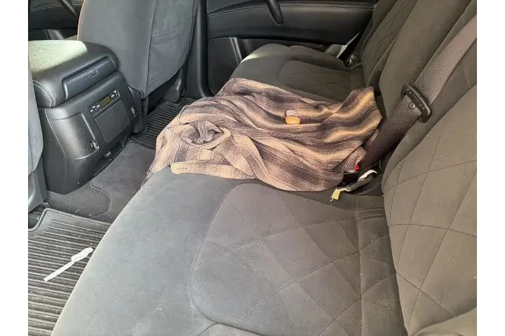 $14216 : Nissan Armada 2018 4x2 SV 4d image 8