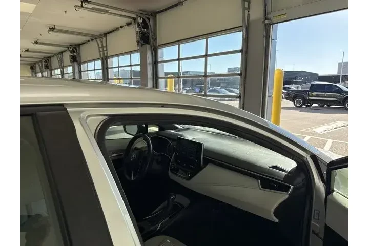 $18300 : Toyota Corolla Hatchback 201 image 8