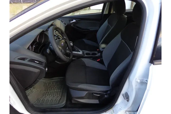 $5450 : 2014 Focus SE image 10
