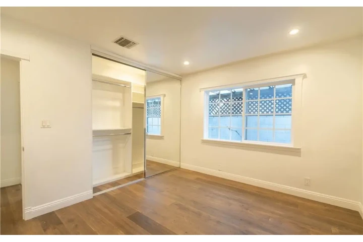 $2500 : 3 Bedrooms 2 Bath in South LA image 7