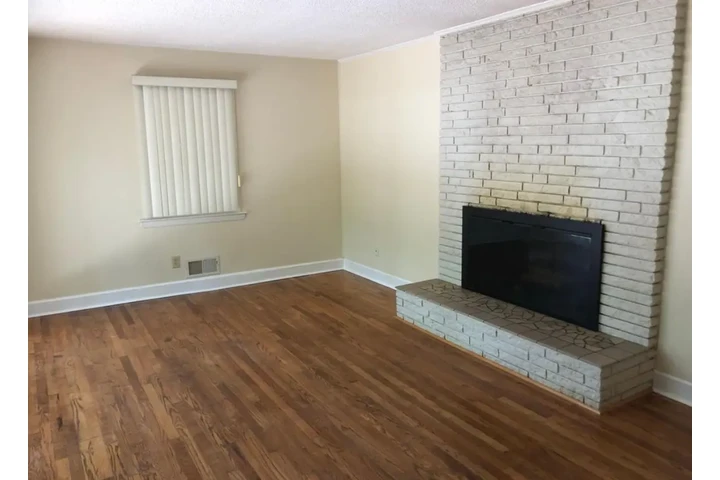 $2300 : Rent image 1