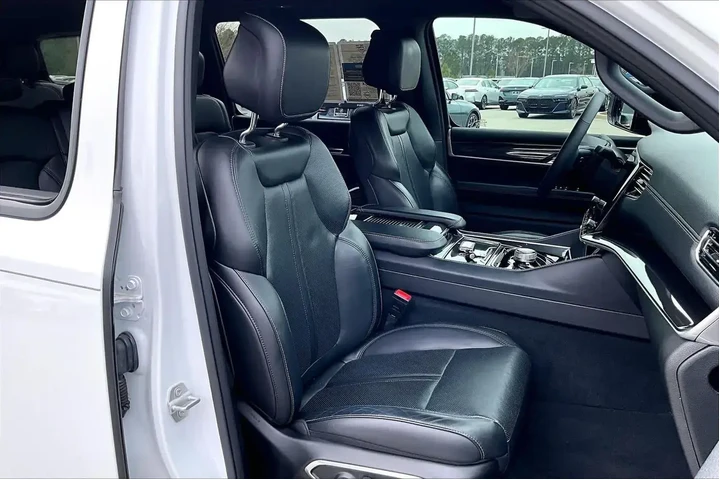 $38498 : Jeep Wagoneer 2023 4x2 4dr S image 9