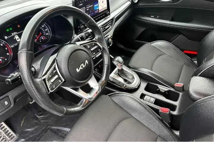 $16449 : Kia Forte 2023 GT-Line 4dr S image 4