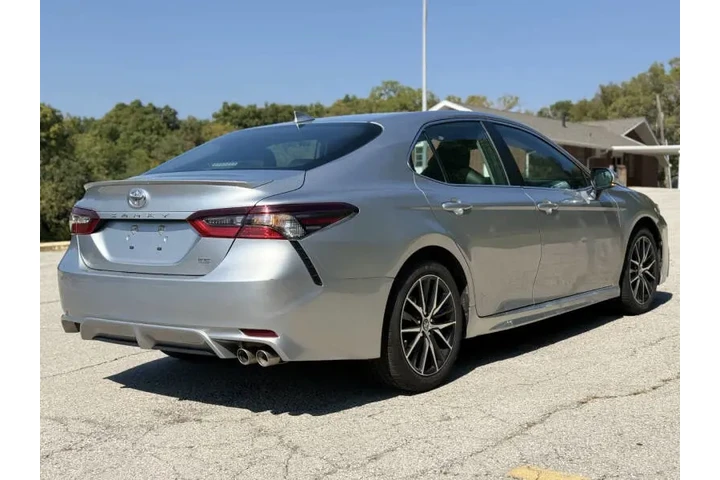 $20999 : 2022 Camry SE image 7
