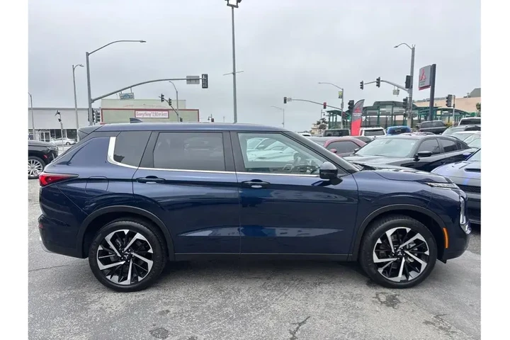 $26688 : Mitsubishi Outlander 2024 SE image 8