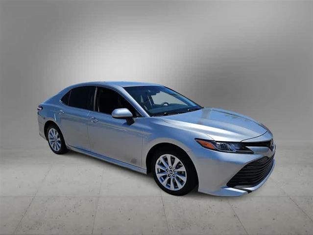 $18990 : Pre-Owned 2018 Toyota Camry LE image 2