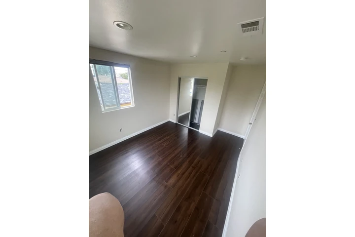 $800 : Alameda & century image 3