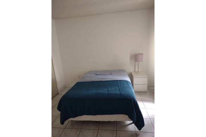 $800 : Renta de habitación a Mujer image 2