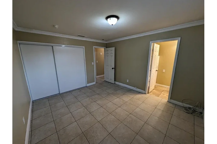 $1250 : Rialto- Move In Ready image 8