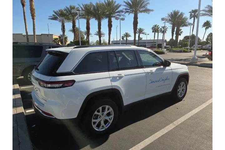 $32898 : Jeep Grand Cherokee 2023 4x4 image 2