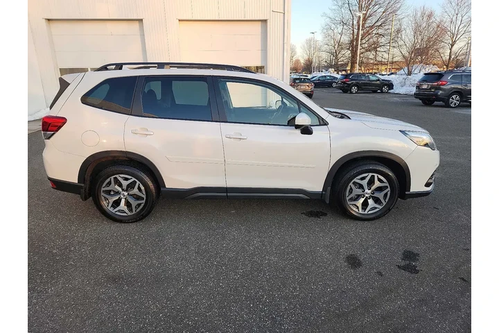 $26929 : Subaru Forester 2023 AWD Pre image 7