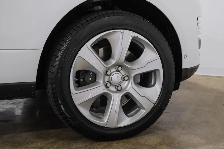 $32990 : 2020 Range Rover P525 HSE image 1