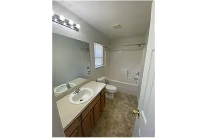 $1875 : Rental property with 3 bedro image 8