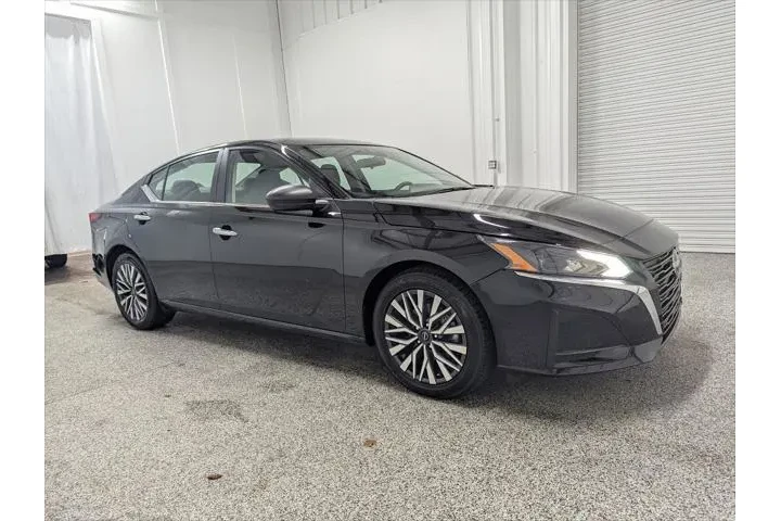 $23691 : Nissan Altima 2024 2.5 SV 4d image 2