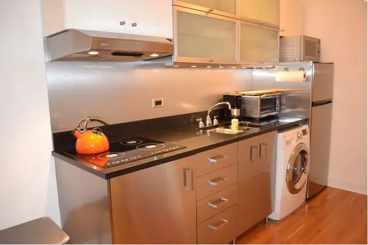 $2500 : 1 BED/ 1 BATH APARTMENT RENTAL image 7