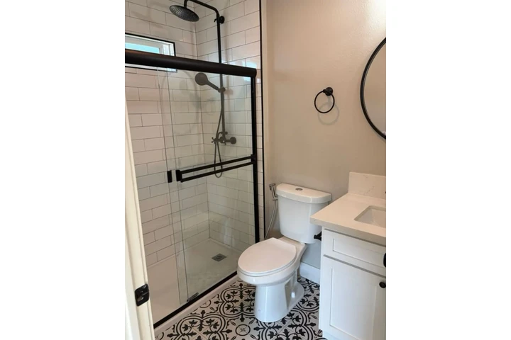 $2400 : Beautiful 3 bedroom home in LA image 10