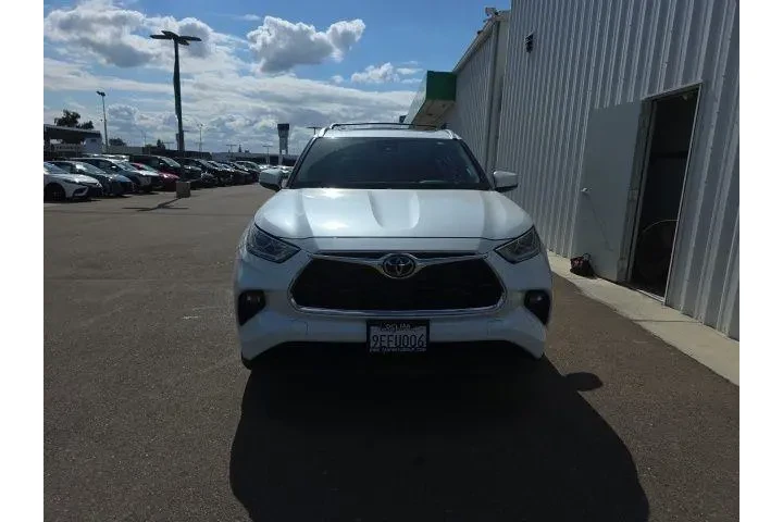 $39900 : Toyota Highlander 2023 AWD L image 2