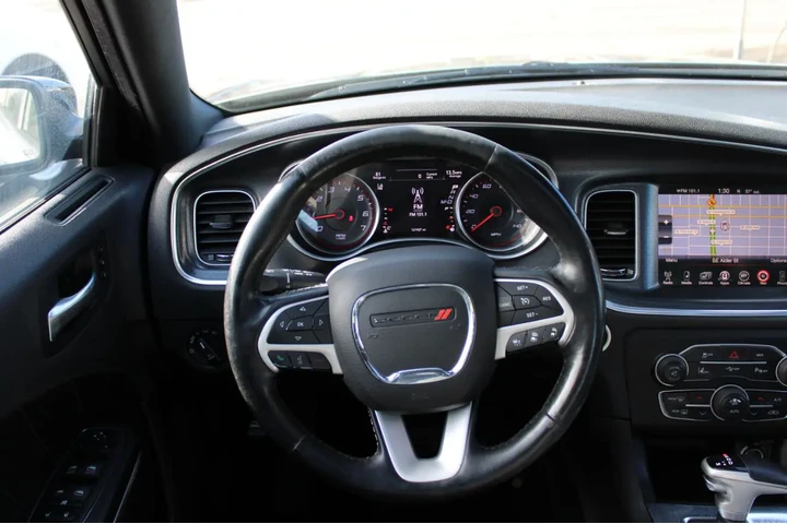 $12995 : 2015 Charger 4dr Sdn SXT RWD image 9