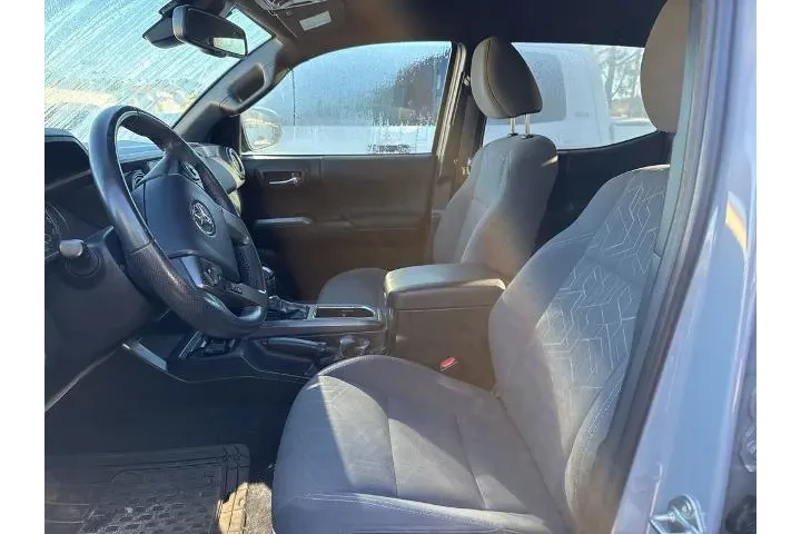 $31244 : Toyota Tacoma 2018 4x4 TRD P image 7