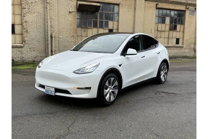 2020 Model Y Long Range image 3