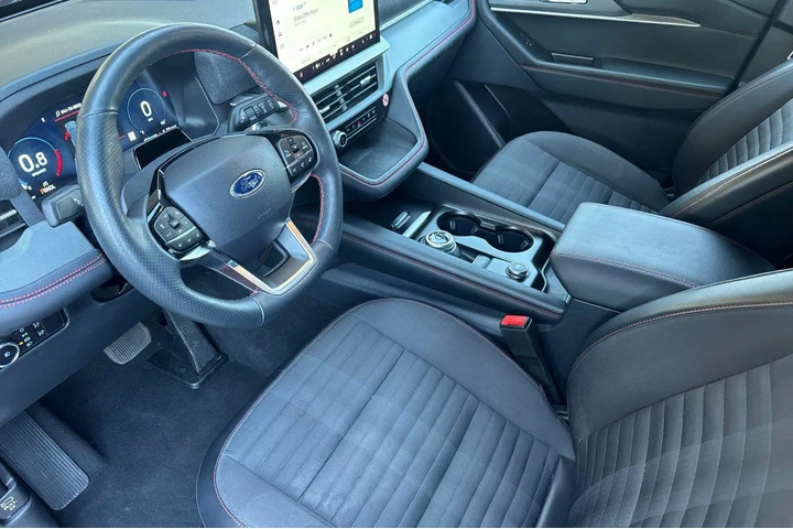 $38988 : Ford Explorer 2025 AWD ST-Li image 9
