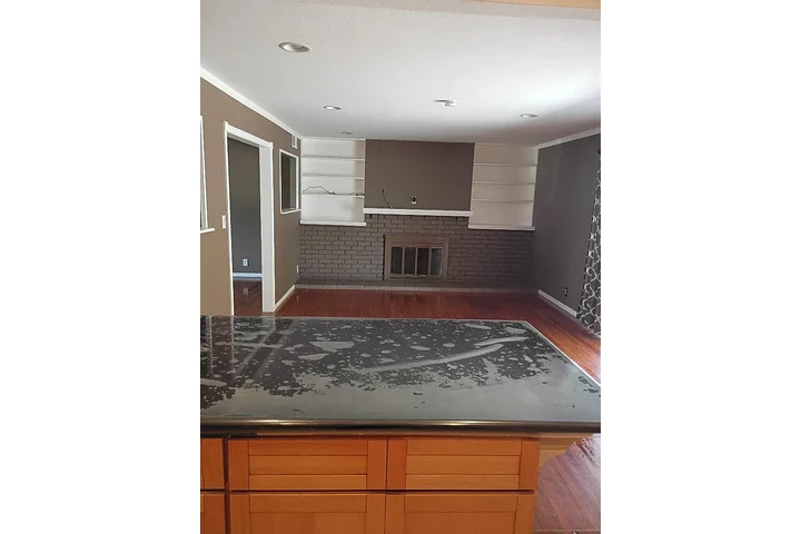 $1500 : Downey 3 & 2 Available image 4