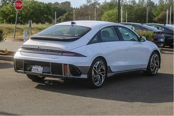 $32992 : Hyundai IONIQ 6 2025 SEL 4dr image 5
