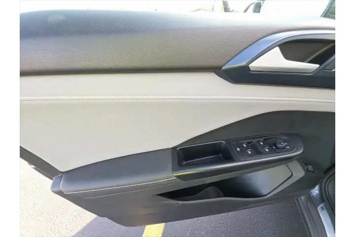 $20000 : Volkswagen Taos 2024 SE 4dr image 9