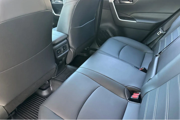 $36900 : Toyota RAV4 2024 AWD XLE Pre image 7