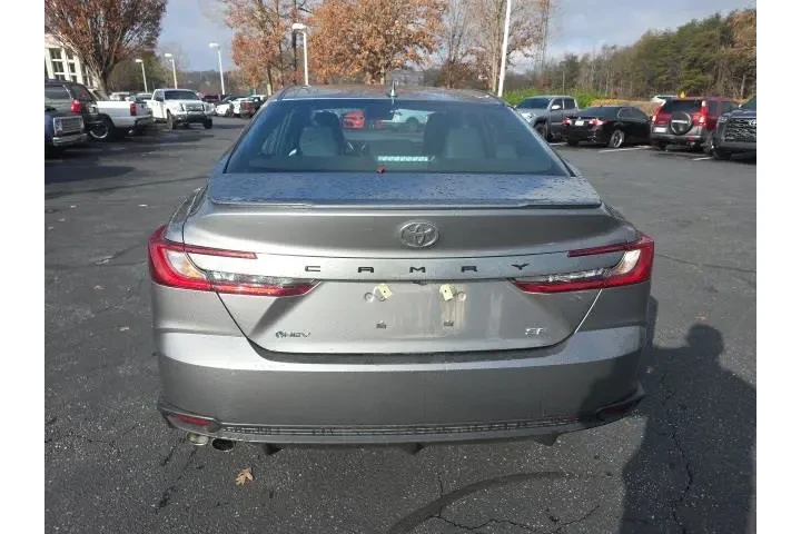 $27992 : Toyota Camry 2025 SE 4dr Sed image 7
