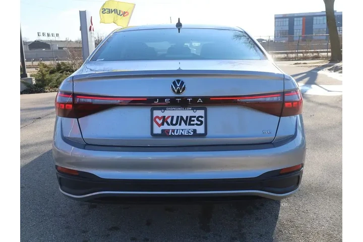 $20977 : Volkswagen Jetta 2025 SE 4dr image 8