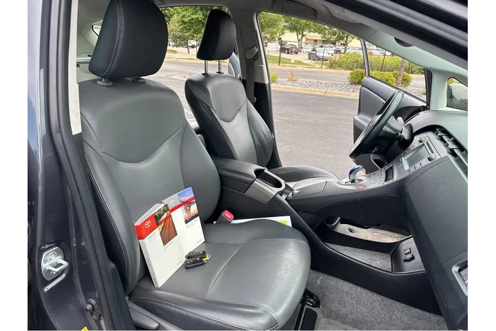 $10000 : 2013 Prius Four image 5