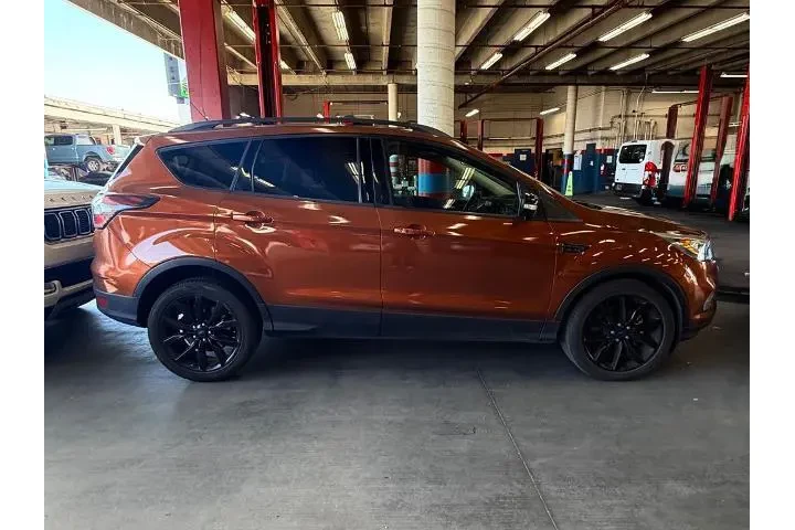 $11988 : Ford Escape 2017 Titanium 4d image 4