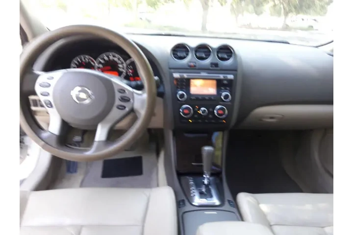 $7700 : 2012 Altima 3.5 SR image 5