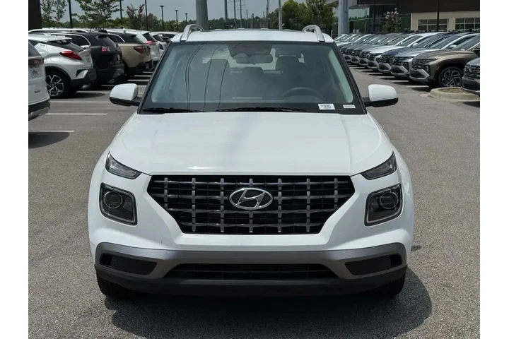 $21787 : Hyundai VENUE 2025 SEL 4dr C image 5