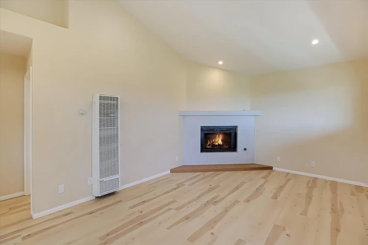 $1500 : Renovated One-Bedroom apt image 7