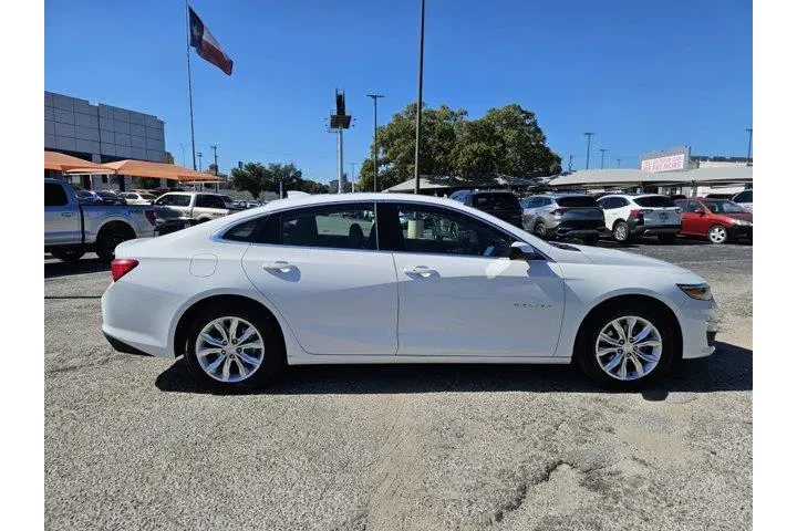 $19500 : Chevrolet Malibu 2024 LT 4dr image 2