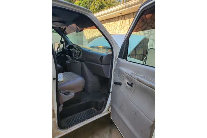 $12 : 1999 Ford E450 Super Duty image 8