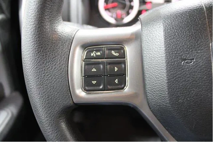 $27909 : Ram 1500 Classic 2021 4x4 SL image 9