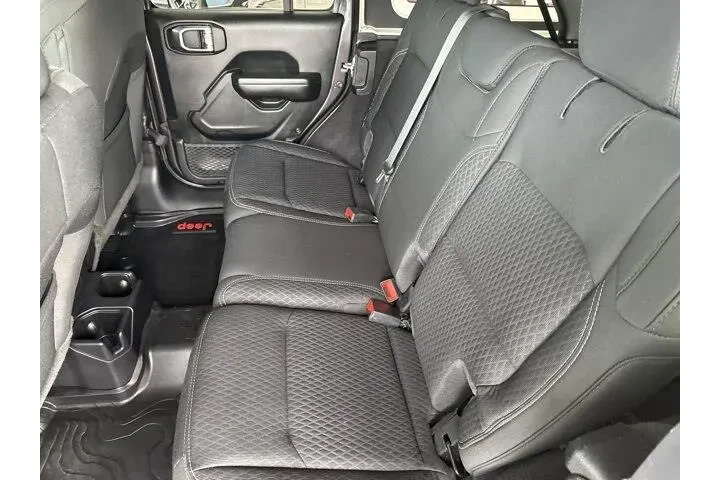 $29335 : Jeep Wrangler Unlimited 2021 image 6