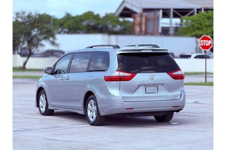 $17995 : Toyota Sienna image 5