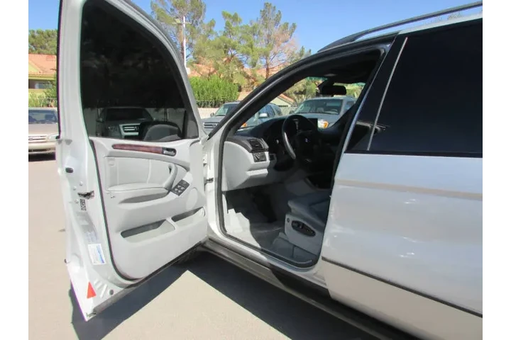 $8995 : 2005 BMW X5 4.4i image 10