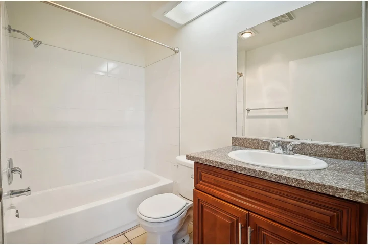 $1100 : Cozy 1-Bedroom and 1-Bathroom image 6