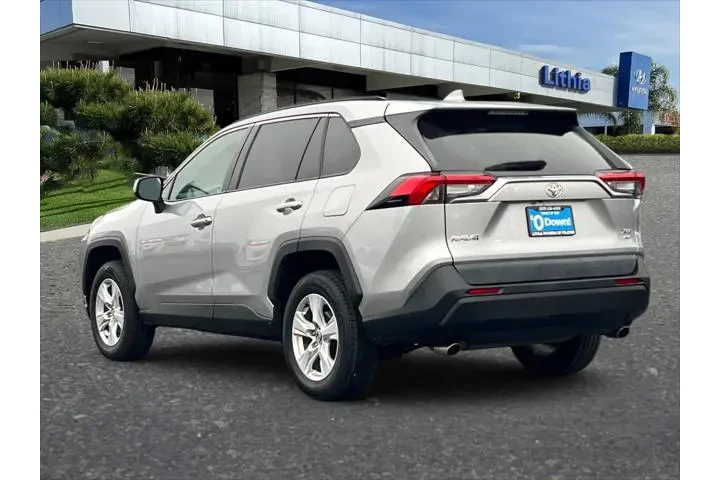$19799 : Toyota RAV4 2020 AWD XLE 4dr image 7